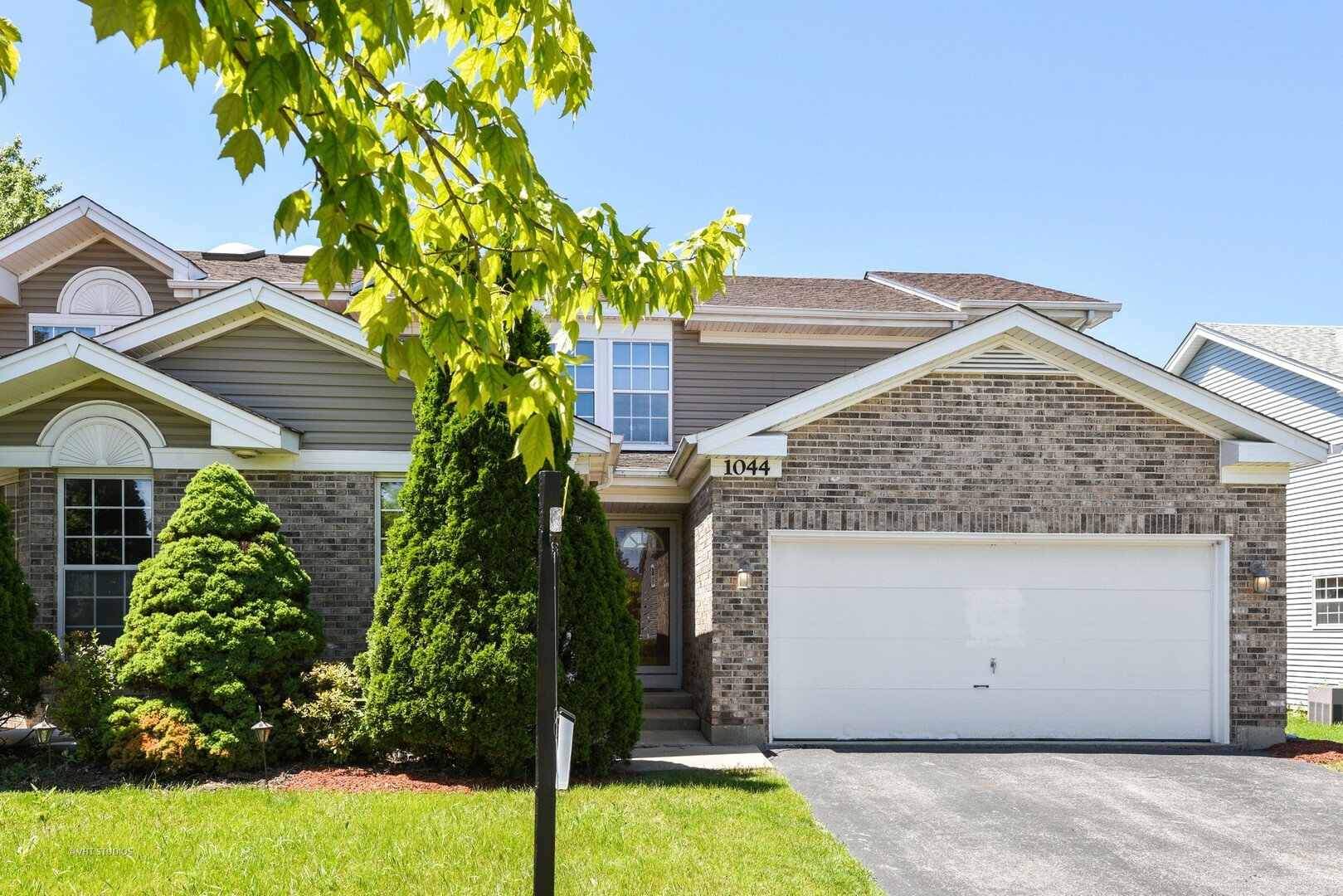 Property Photo: 1044 Dartmouth Drive IL 60103