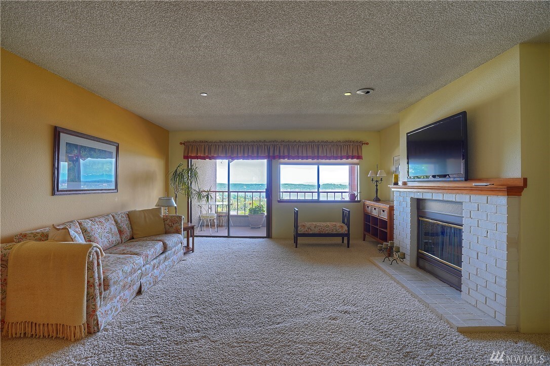 Property Photo:  1902 W Bridgeport Wy 405  WA 98466 