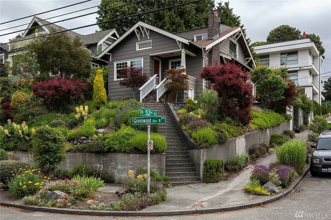 Property Photo:  5202 Greenwood Ave N 1-2  WA 98103 