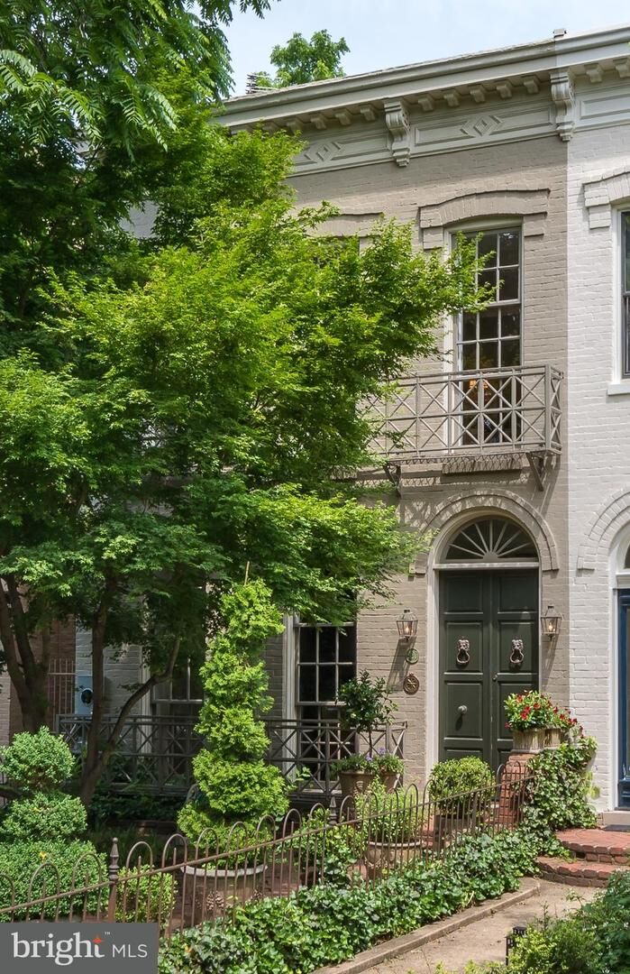 Property Photo:  920 South Carolina Avenue SE  DC 20003 