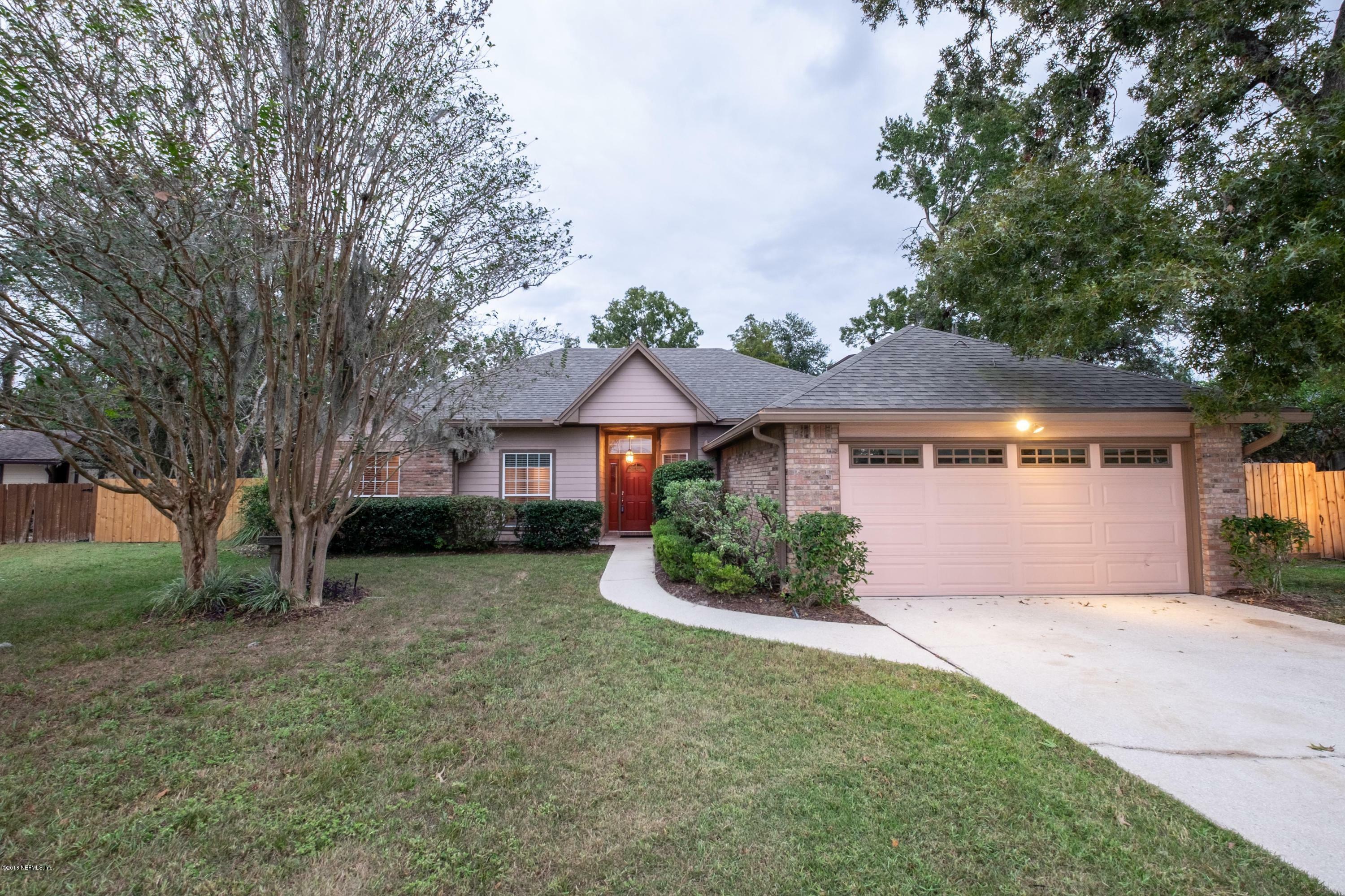 Property Photo: 731 Sandlewood Drive FL 32065