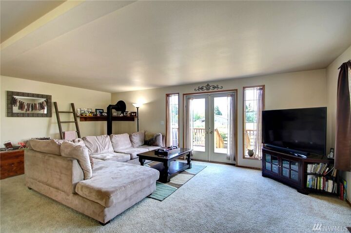Property Photo: 17065 Avon St WA 98273