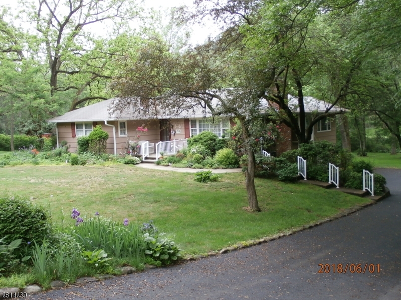 Property Photo:  146 E Valley Brook Rd  NJ 07853 