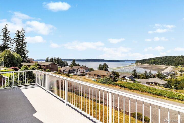 Property Photo: 355 Moana Dr WA 98282