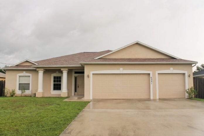 Property Photo:  6221 NW Hacienda Lane  FL 34986 