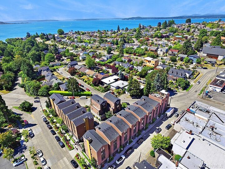 Property Photo: 3201 W Lynn St WA 98199