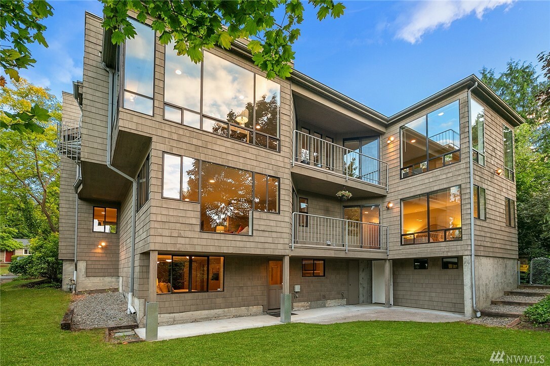 Property Photo: 4232 NE 88th St WA 98115