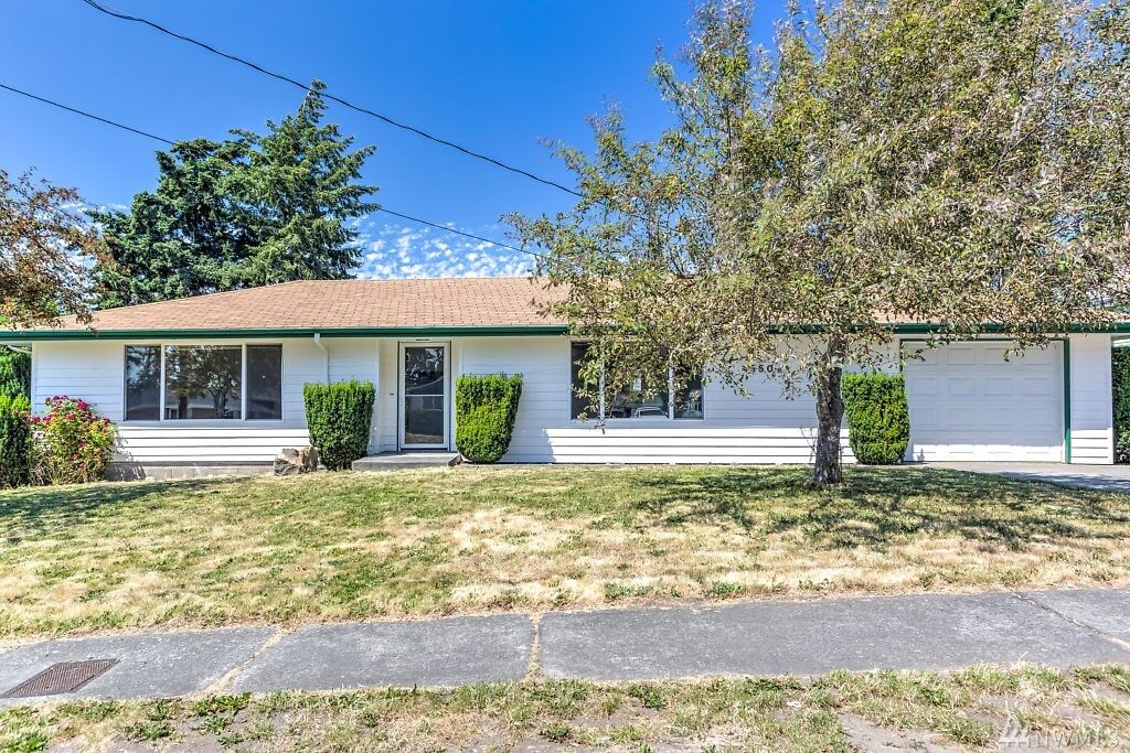 Property Photo:  1550 NE 8th Ave  WA 98277 