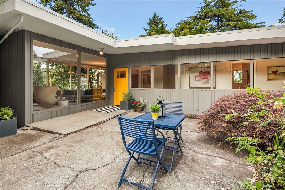 Property Photo: 2061 Interlaken Place E WA 98112