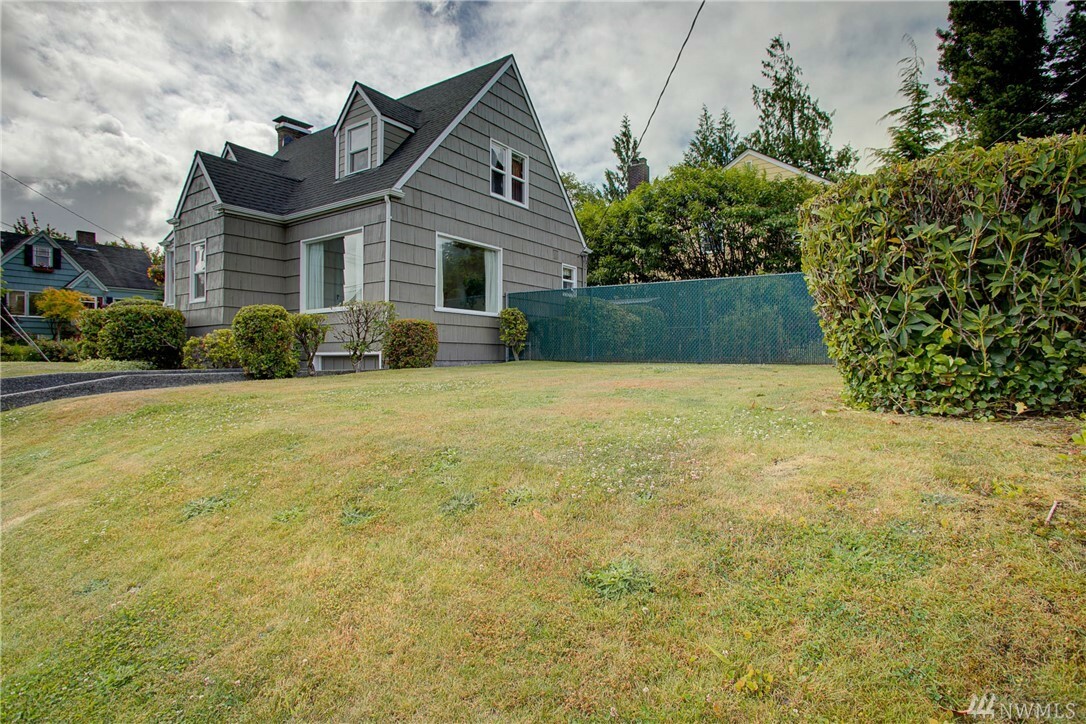 Property Photo:  1601 W 7th St  WA 98520 