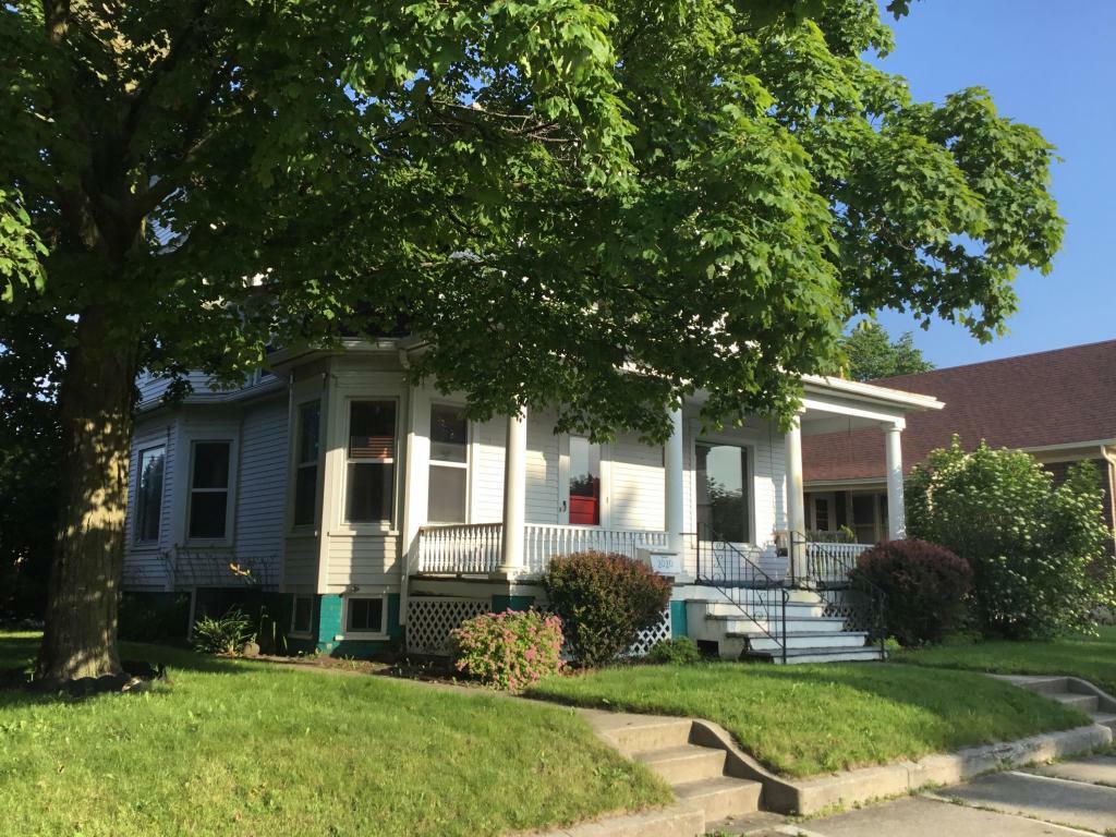 Property Photo:  2020 N Main St  WI 53402 