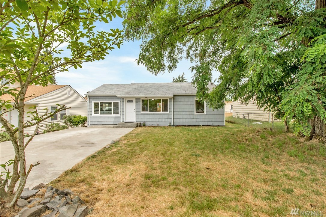 Property Photo: 711 114th St S WA 98444