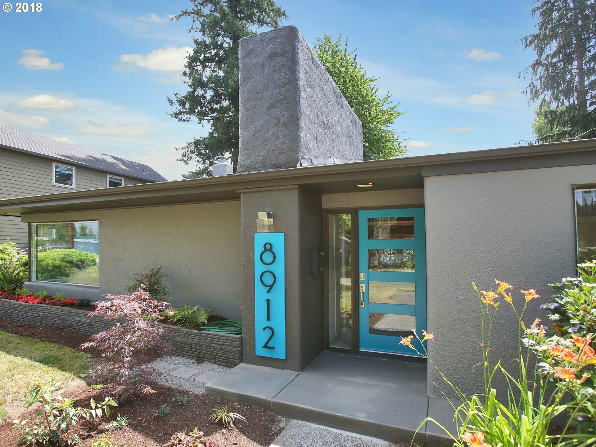 Property Photo: 8912 NE Everett St OR 97220