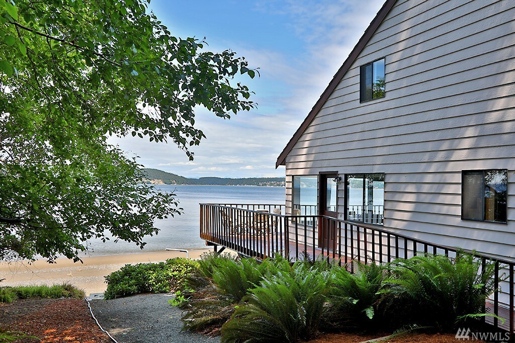 Property Photo:  2105 East Point Dr  WA 98260 