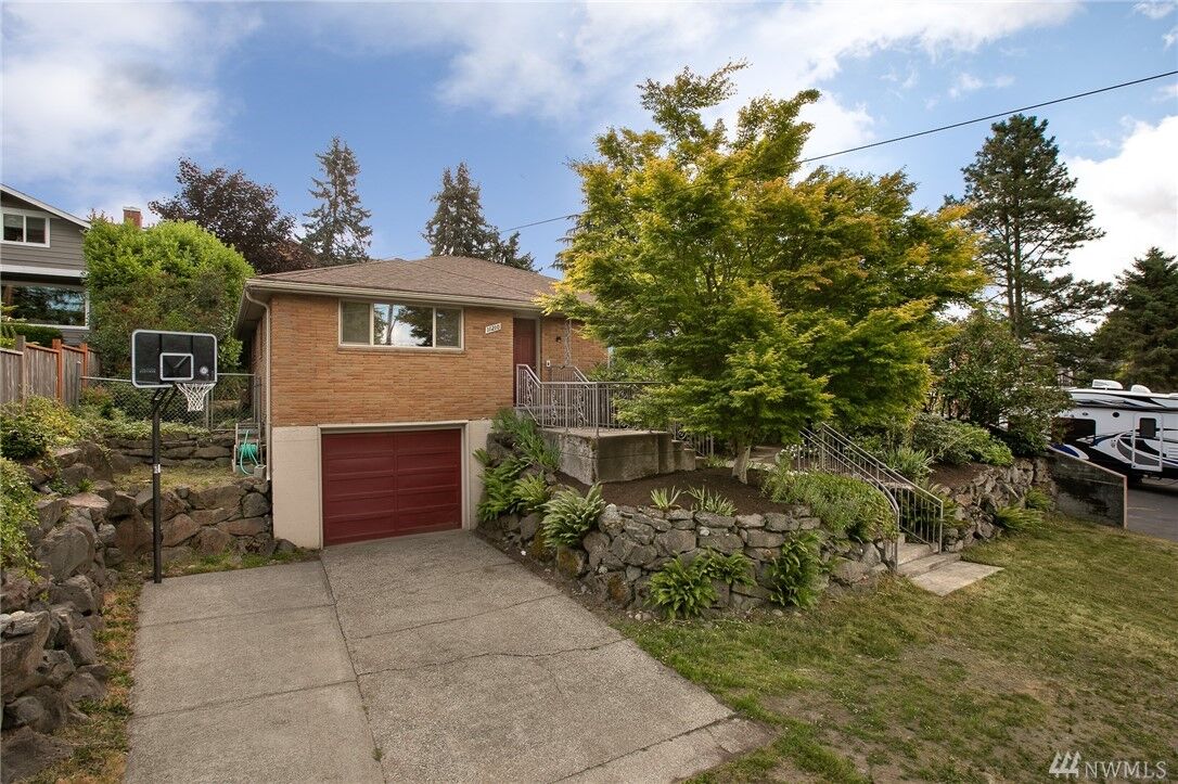 Property Photo:  11210 Palatine Avenue N  WA 98133 