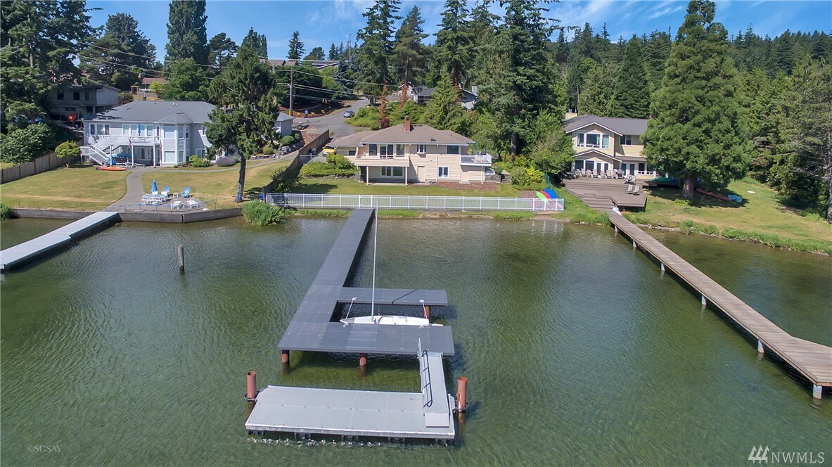 Property Photo:  804 Poplar Dr  WA 98226 