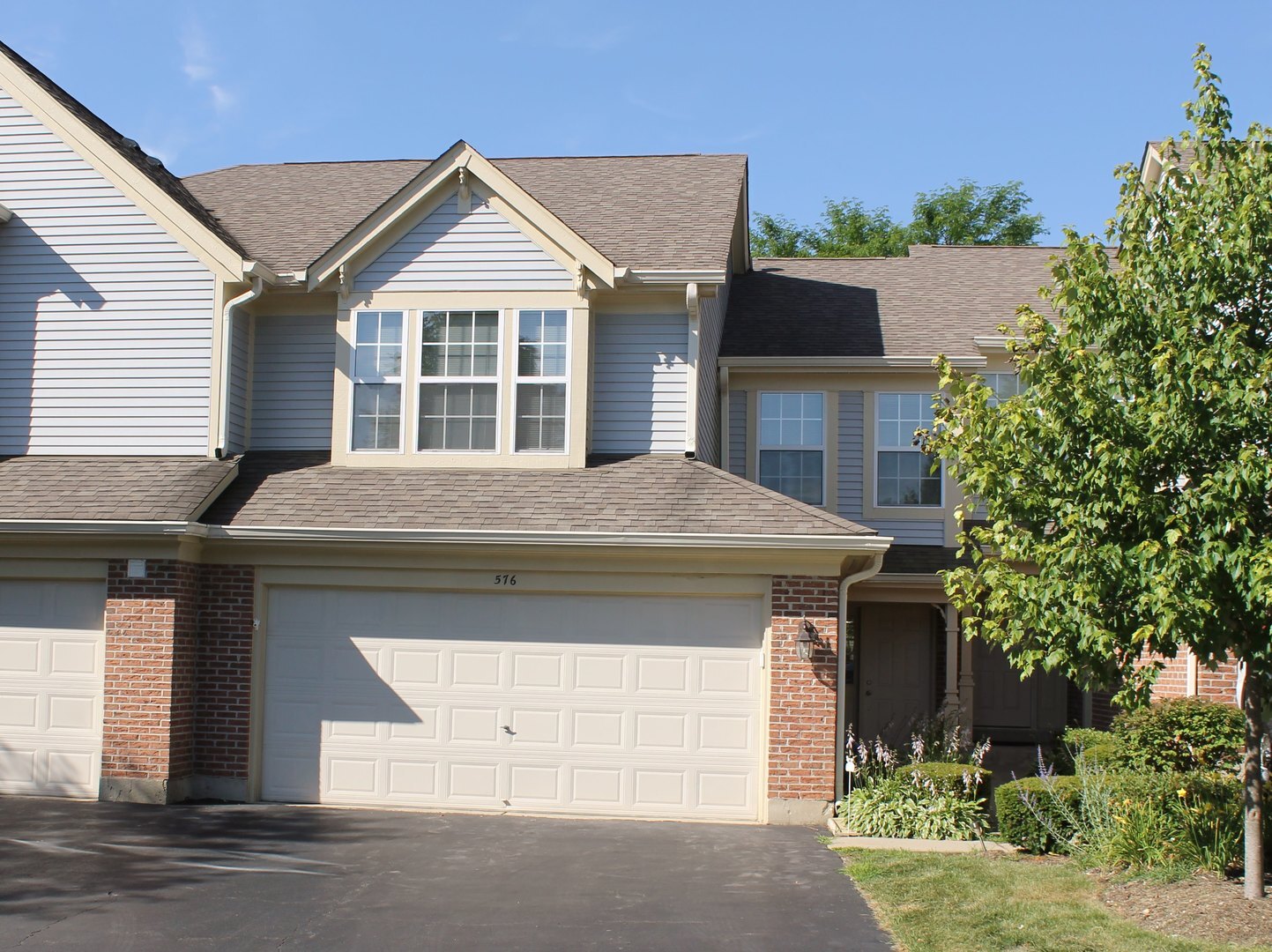 Property Photo: 576 Portsmith Court 576 IL 60014