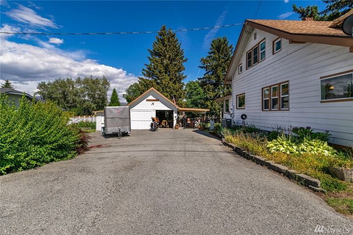 Property Photo:  1547 Methow  WA 98801 