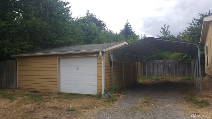 Property Photo:  305 4th St SE  WA 98597 