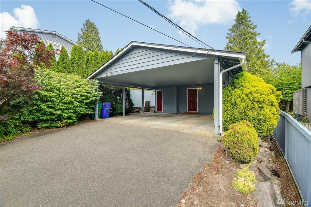 Property Photo:  14134 Phinney Ave N  WA 98133 