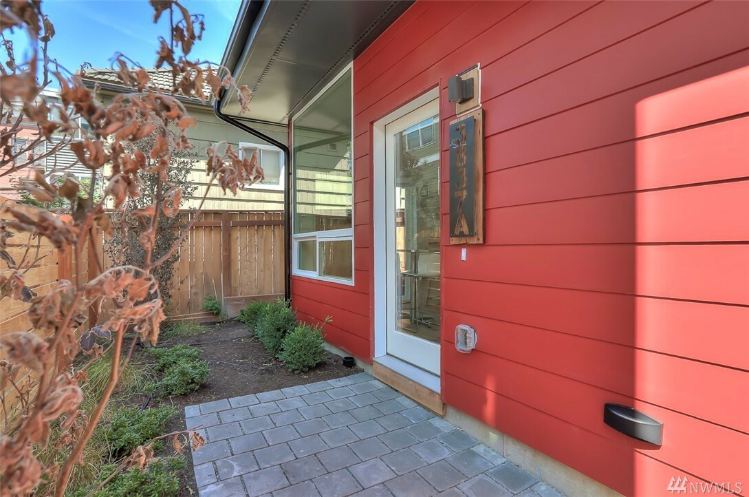 Property Photo:  3837 A Linden Ave N  WA 98103 