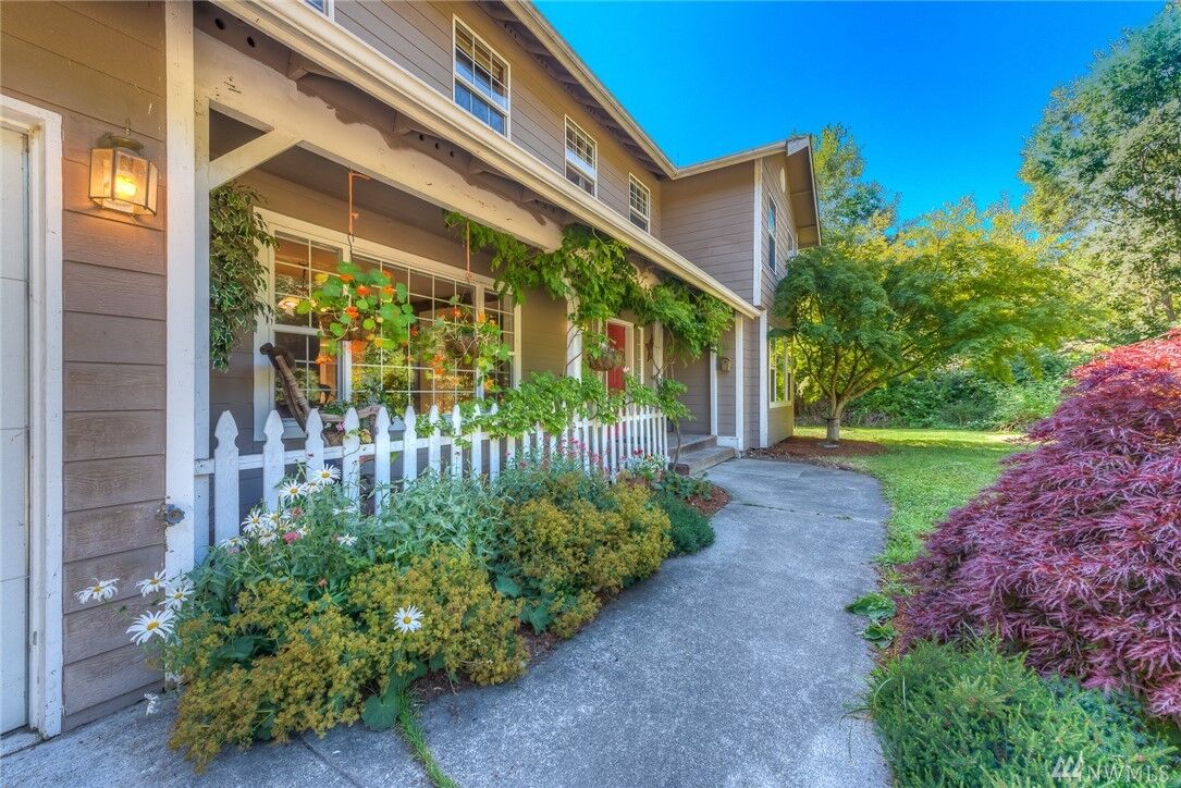 Property Photo: 303 Dove Dr WA 98282