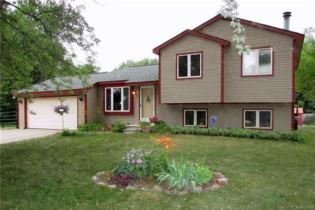 Property Photo:  2845 Golfers Drive  MI 48356 