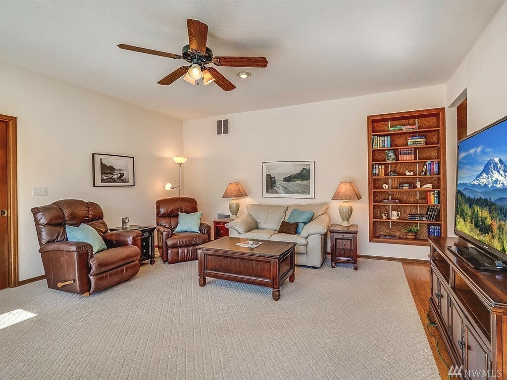 Property Photo: 8915 90th Ave NW WA 98332