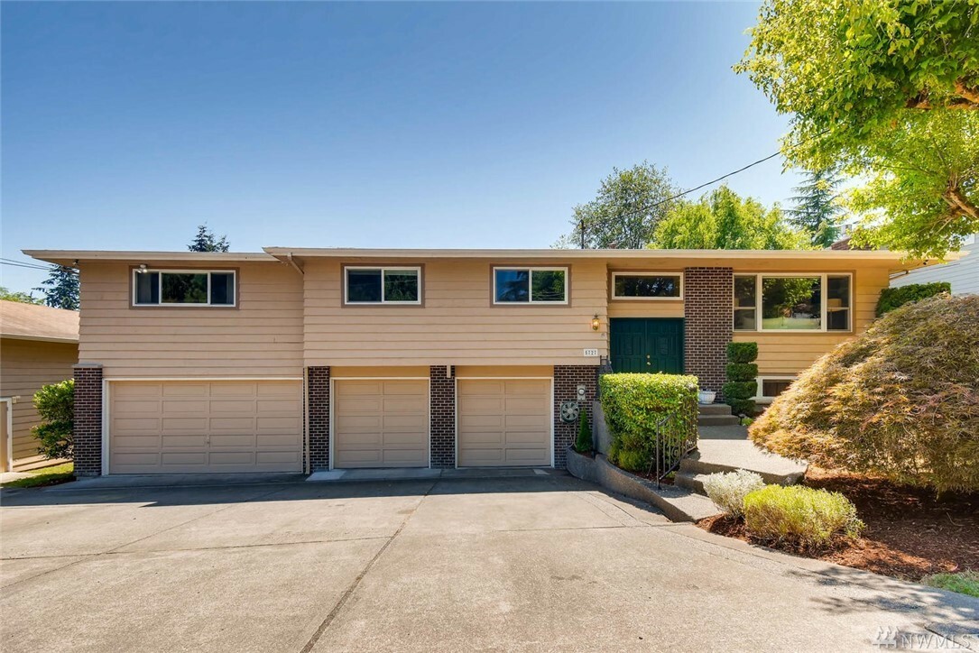 Property Photo: 5727 NE 197th St WA 98028