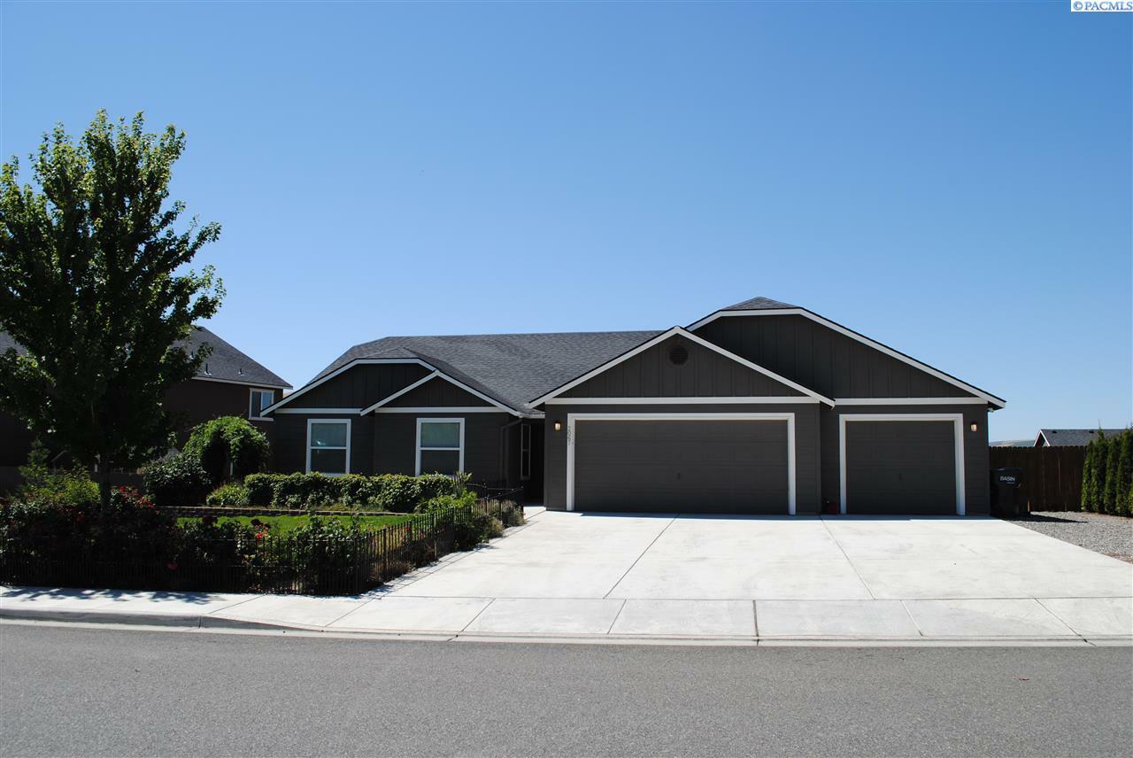 Property Photo:  2067 Crab Apple Circle  WA 99353 