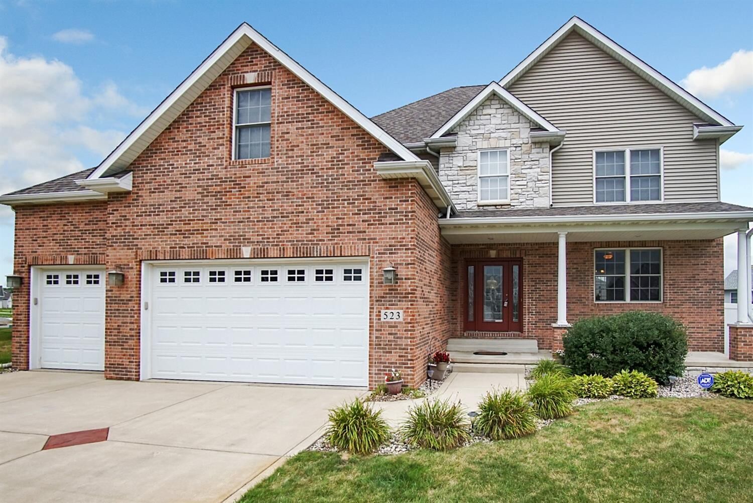 Property Photo: 523 N Hampton Manor Drive IN 46385