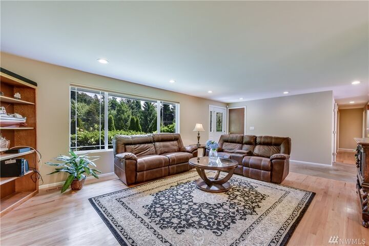 Property Photo: 13837 183rd Ave SE WA 98059