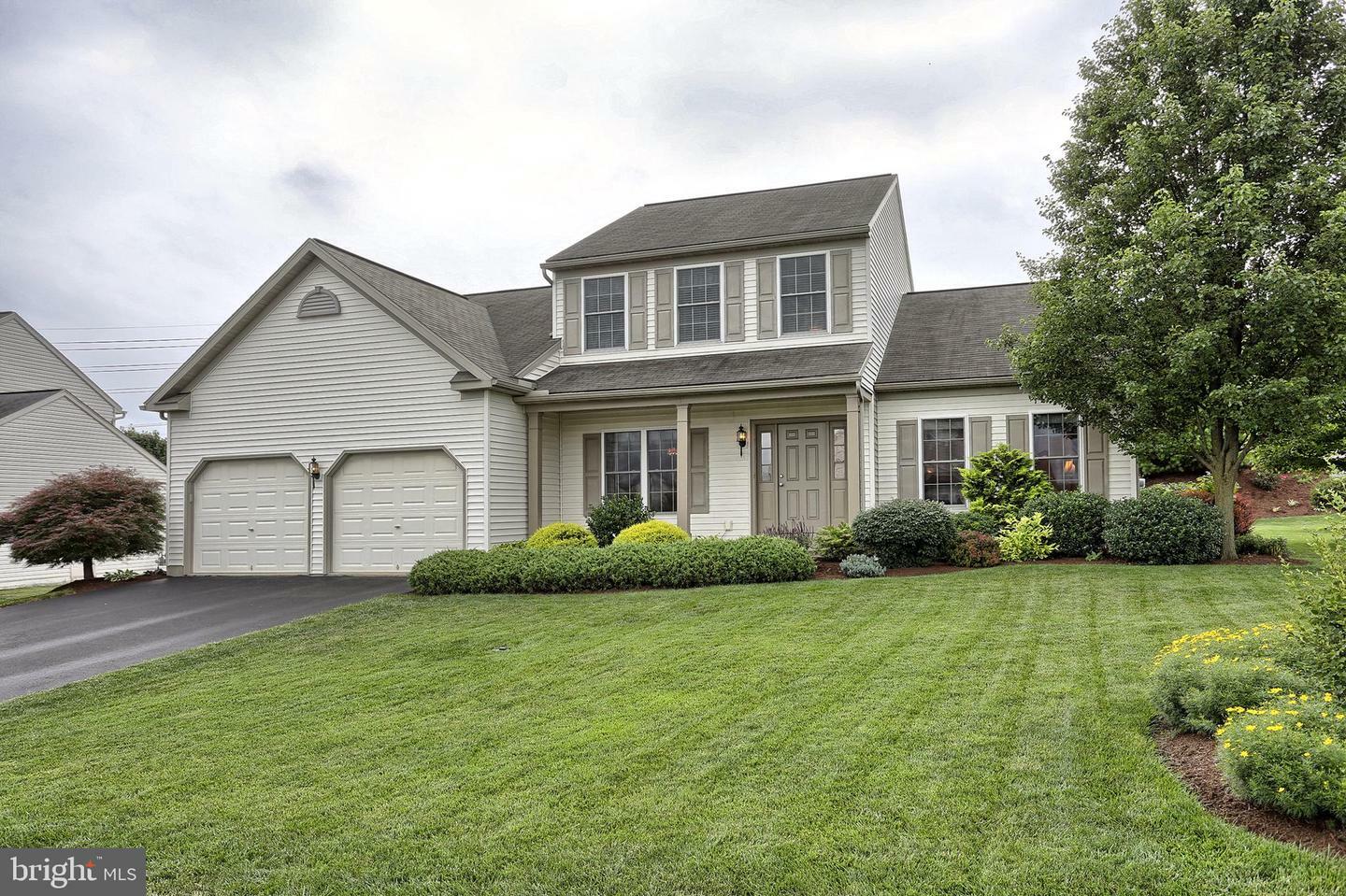 Property Photo: 554 Sweetwater Drive PA 17078