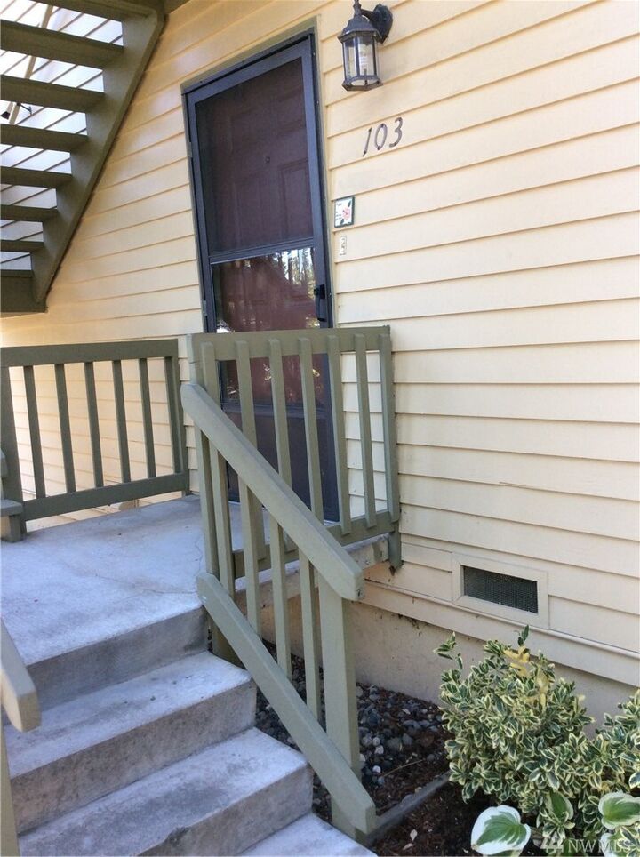 310 S 11th St 103  Mount Vernon WA 98274 photo