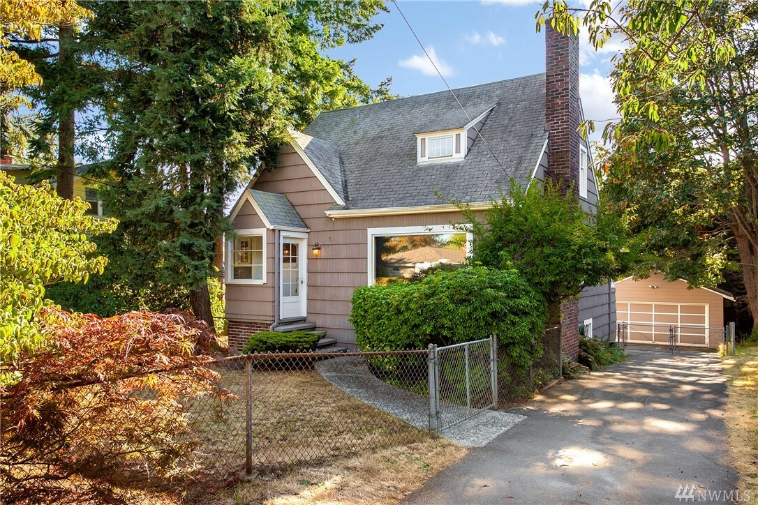 Property Photo:  11509 Evanston Ave N  WA 98133 