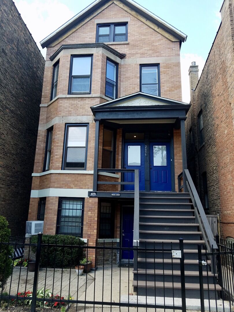 Property Photo:  2656 North Ashland Avenue  IL 60614 