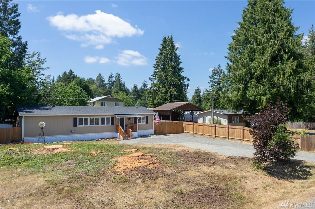 Property Photo:  9507 209th Avenue E  WA 98391 