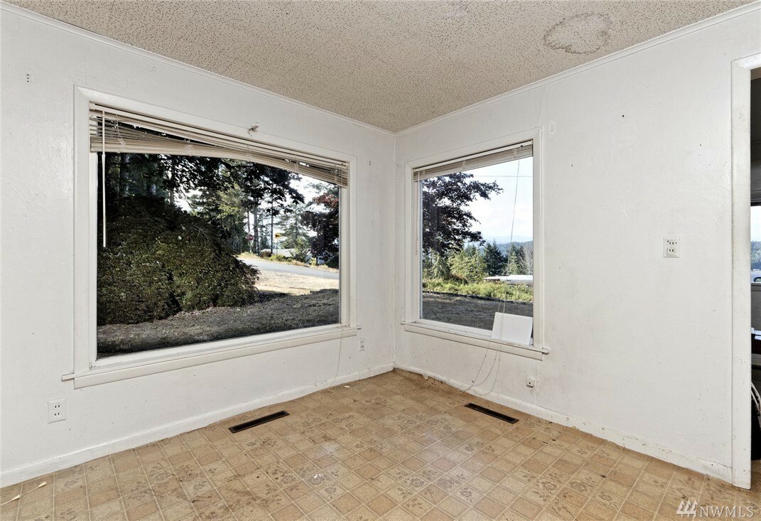 Property Photo:  421 E McReavy Rd  WA 98592 