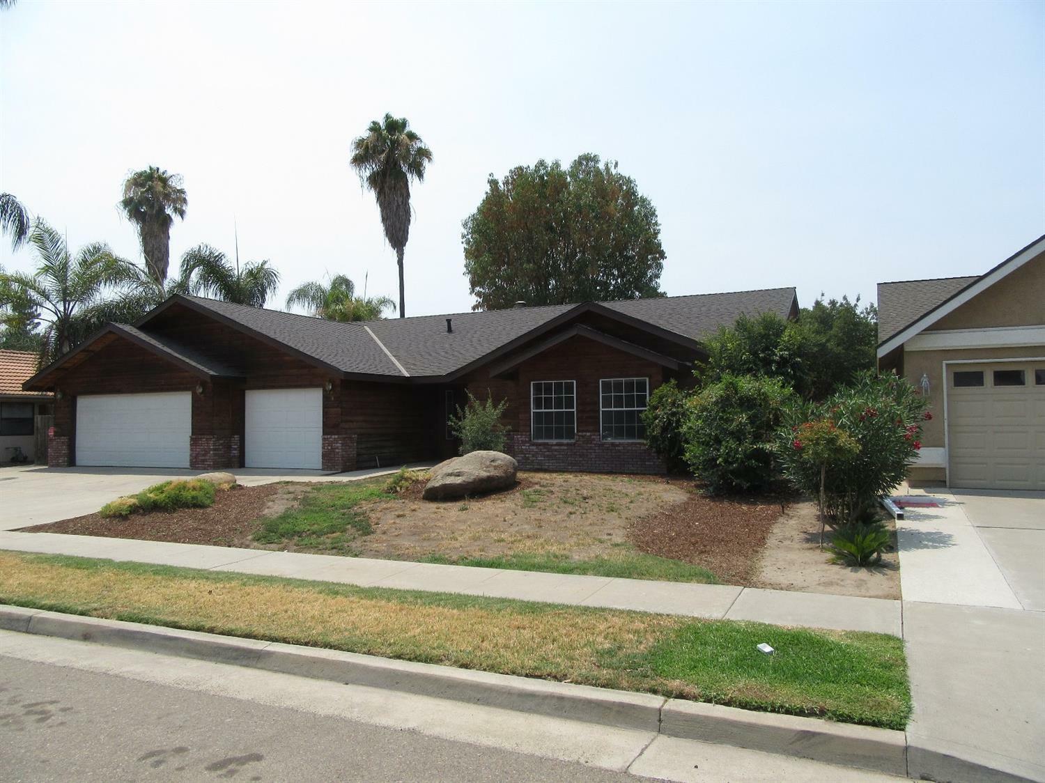 Property Photo:  1045 N Palm Street  CA 93292 