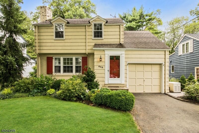 Property Photo:  645 Hillcrest Ave  NJ 07090 