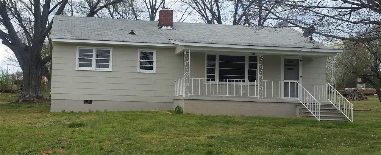 Property Photo:  128 4th St  SC 29316 