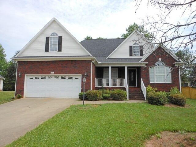 Property Photo: 204 Sugar Hill Ct SC 29316