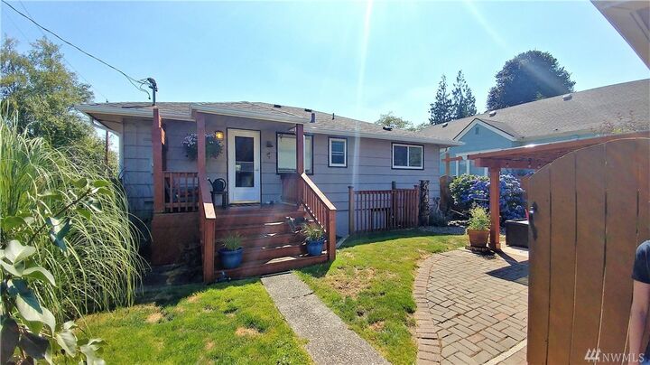 Property Photo: 801 N Thornton St WA 98520