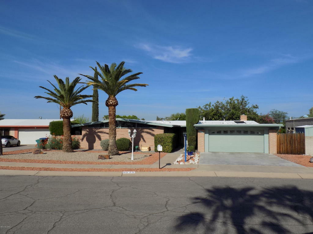 Property Photo: 8920 E Maple Leaf Drive AZ 85710