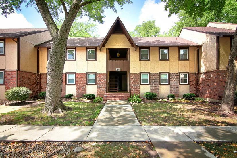 Property Photo: 6218 Robinson Street 4 KS 66202