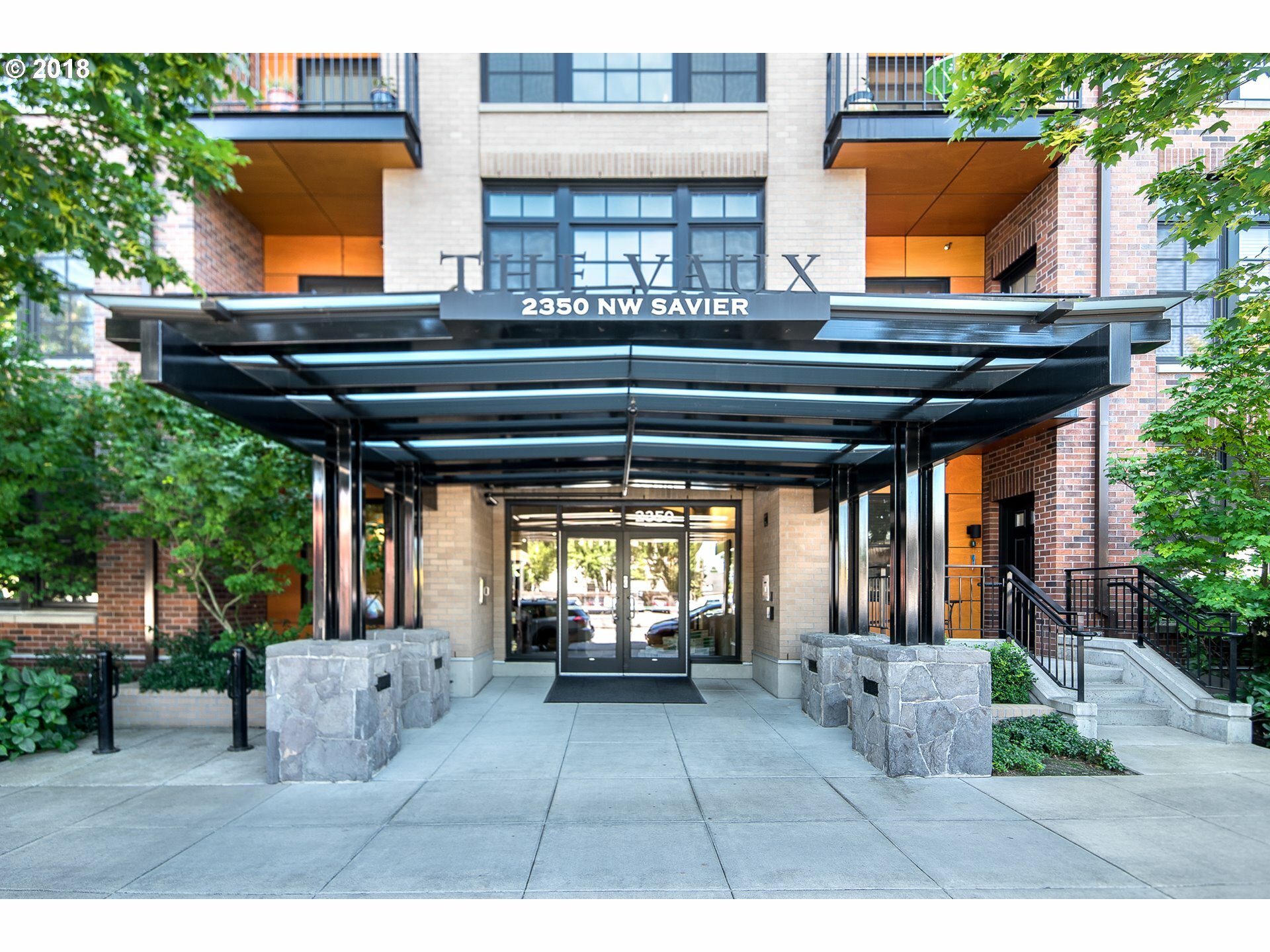 Property Photo: 2350 NW Savier St 400 OR 97210