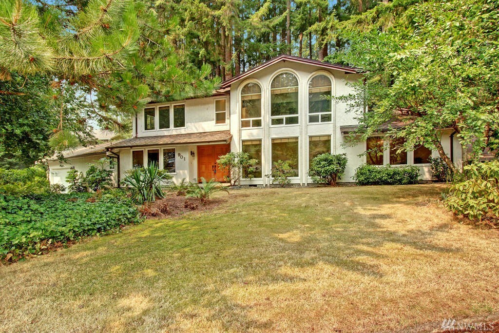 Property Photo:  901 Brentwood Place  WA 98203 