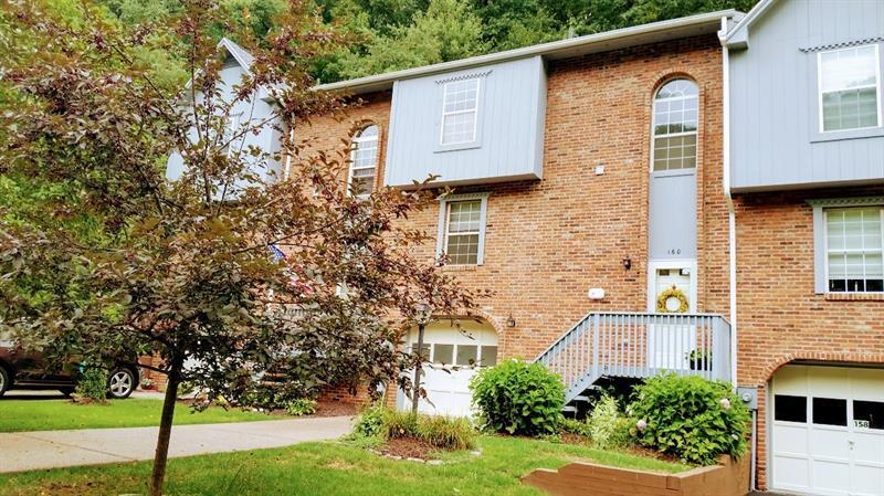 Property Photo: 160 Old English PA 15237