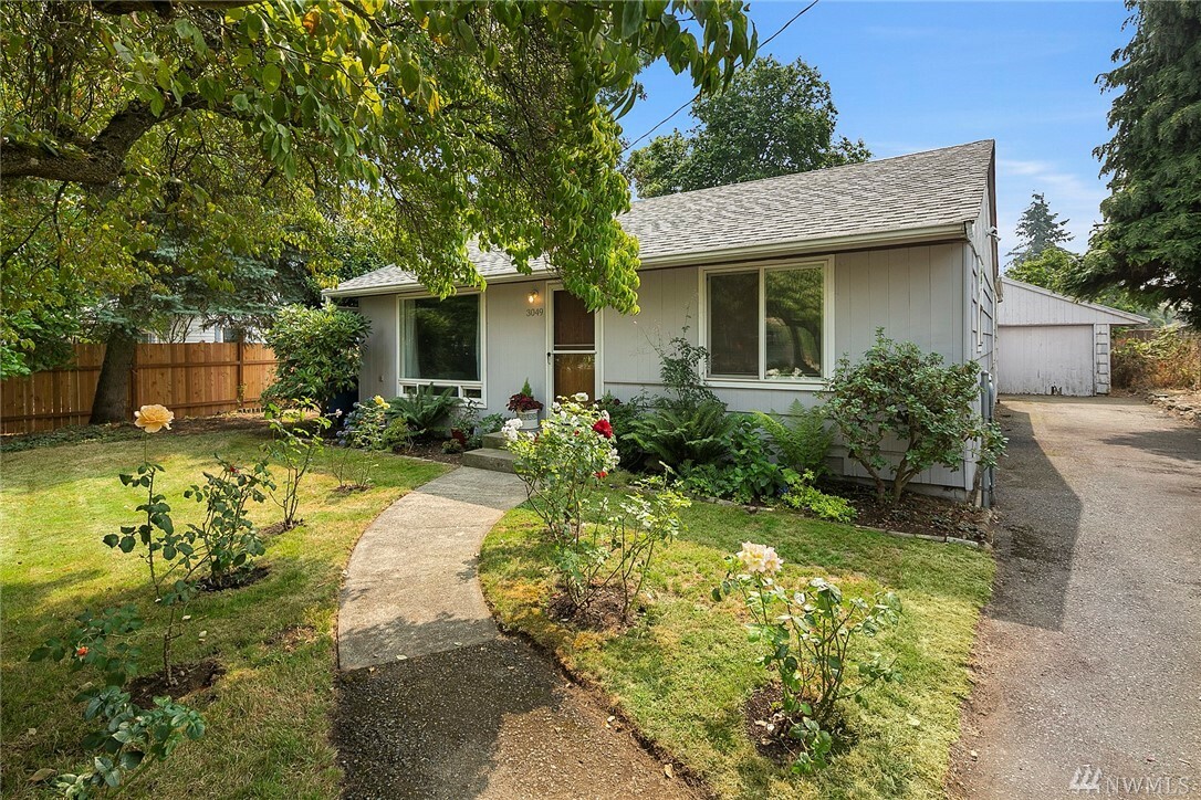 Property Photo: 3049 S 148th St WA 98168