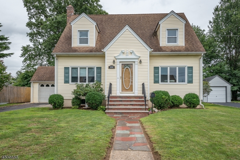 Property Photo:  1329 Amberg St  NJ 07083 